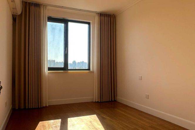 Sunlit 2BR High-Floor Residence w/Parking on Changle Rd