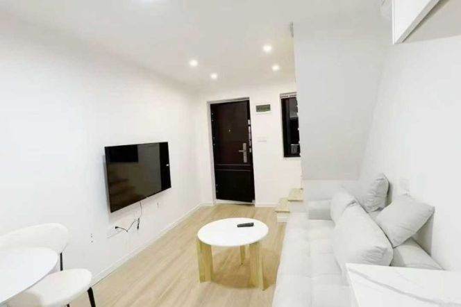 jiangsu rd 1br/living room@L2/11 