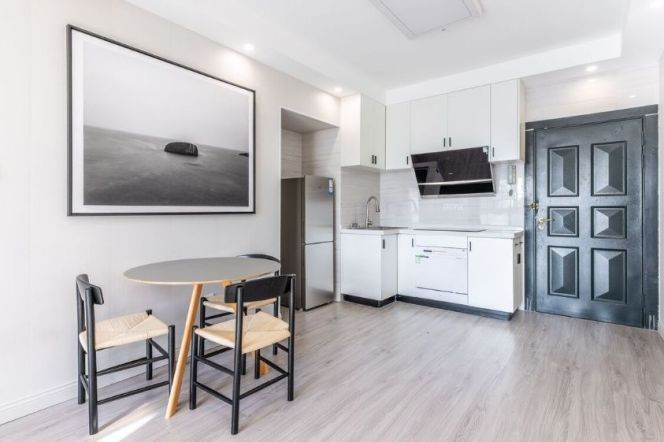 modrn 1 bedroom floor heating modern furniture in central Xujiahui line 1,9,11 only 10.5K