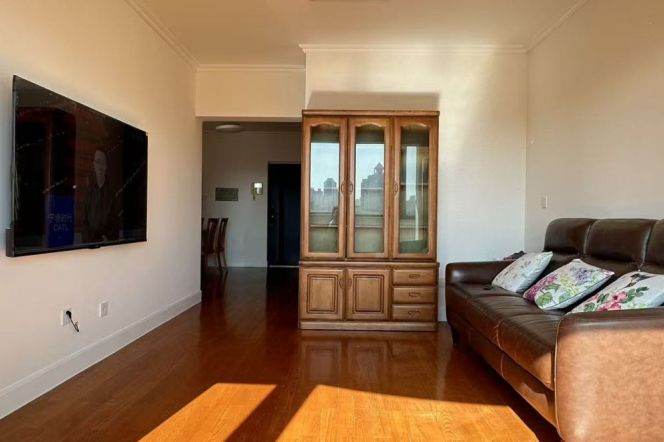 good value- quality apartment- 2beds 1 ba 90sqm elevator-prime location-Changle Road