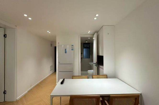 Cozy 1Bed Separated Living Room@Xujiahui/Line9