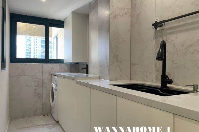 Large Balcony+Modern&Spacious 2Bdrs 1Bath+Zhongshan Park+Awesome View+Top Compound