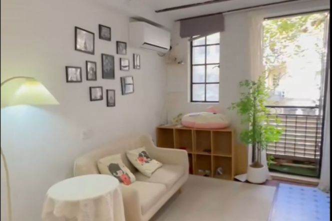 Cozy spacious 1 br 1lr with outdoor balcony / near Shanghai Library 