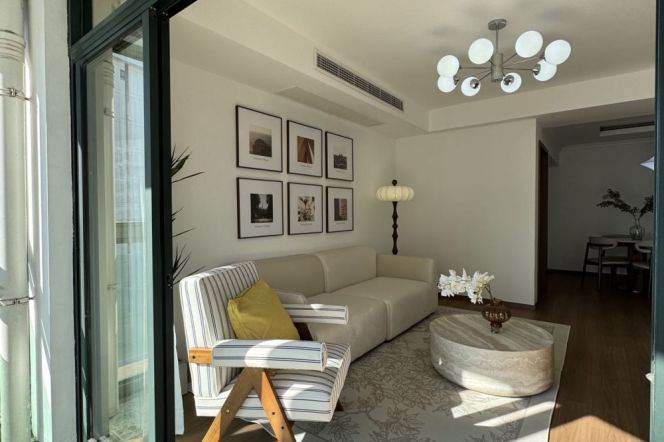 Spacious &Sunny 2Br | Zhongshan Park Metro L2/3/4 | Elevator + big balcony+heating