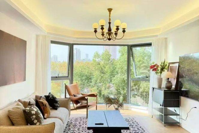 Stylished 2Brs in Grand Plaza