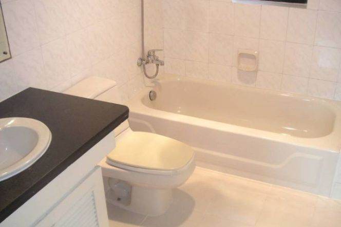 Valuable Jiangsu/Huashan Rd 3BR+2BA with Balcony,Oven 15.5K 