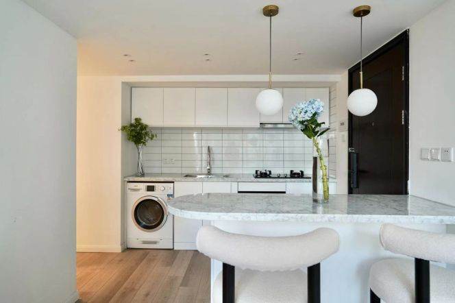 2BR 1BTH w/ Wall Heating nr West NanJing RD M2/12/13