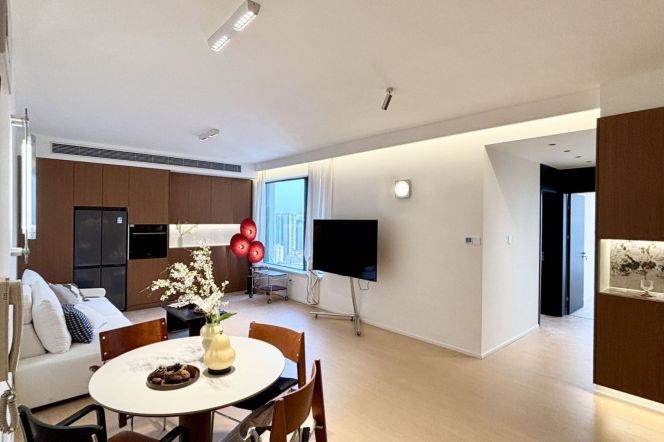 2Bdrs 1Bath/Fabulous&Spacious&Bright /L8 North Xizang Rd/nice ccompound&view