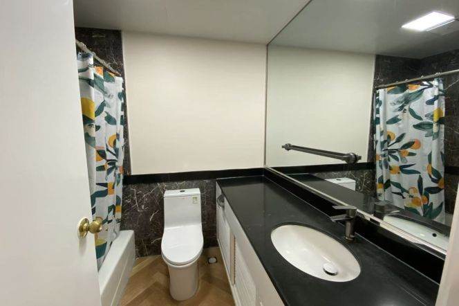 Jing'an temple elevator 1BR with balcony