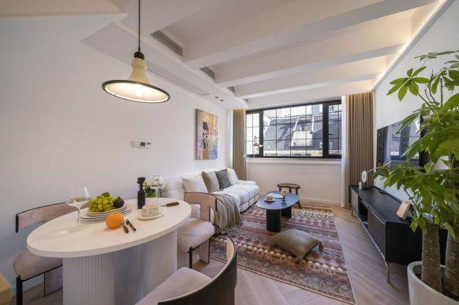 Changping Rd Station 1+1Br with Open Balcony Line7