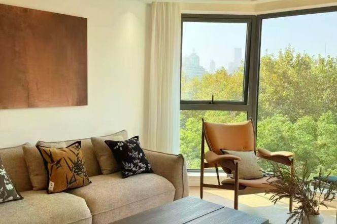 Stylished 2Brs in Grand Plaza