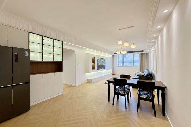 Valuable/Spacious 4BR+2BA NR Jiangsu Rd with Cental AC,Oven 20.5K 