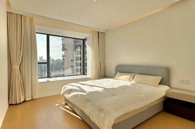 SuZhou Creek view 3BR 2BTH w/ Floor Heating nr ZhongTan Road M3/4