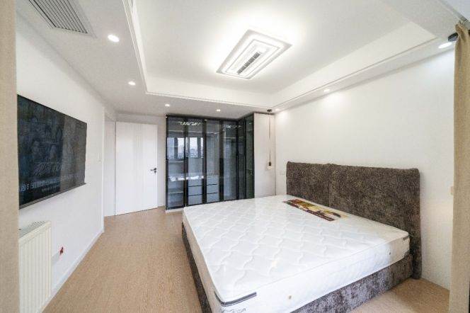High-Floor 3BR 2BA 160㎡ Residence on Wuxing Rd