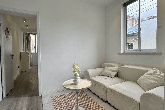 Standard 1Br | Next to Jiangsu Rd & Zhongshan Park | Bright 6.9K