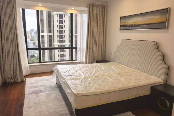 Beside Huashan Green Space in the old Wutong District, a luxurious 3-bedroom mansion，L 10-11