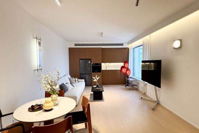 2Bdrs 1Bath/Fabulous&Spacious&Bright /L8 North Xizang Rd/nice ccompound&view