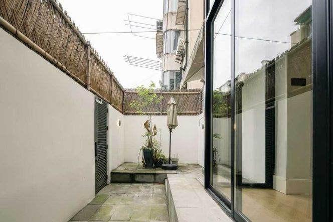 Yuqing rd/Kangping rd; Wall heating 2brs/2lr/1bt wt yard; L10/11