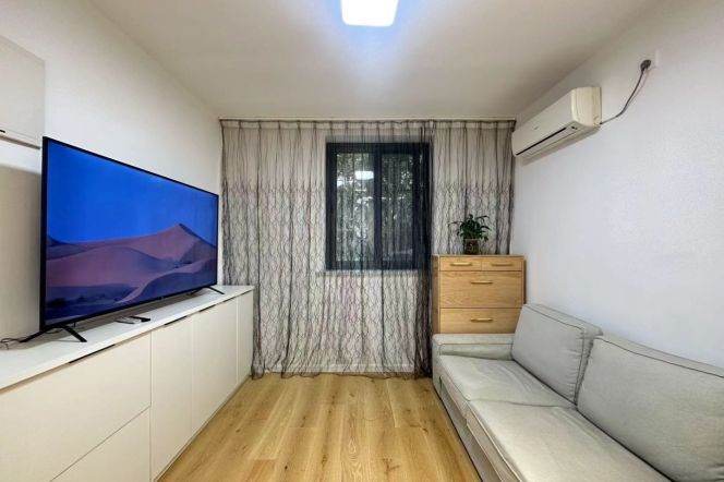 Jing'an 1br ,1 study room ,1 separate lr@L13/14 Wuning Rd & L7 Changping Rd 