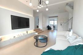 High Ceiling Charming 3Brs+Terrace