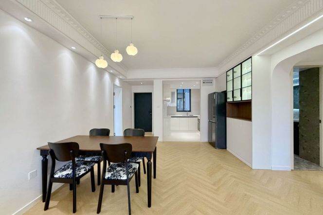 Valuable/Spacious 4BR+2BA NR Jiangsu Rd with Cental AC,Oven 20.5K 