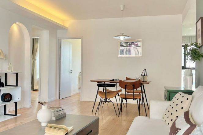 Great view bright cozy nice modern 3 br 15K  with central AC floor heating M3/4 Zhongtan Rd.