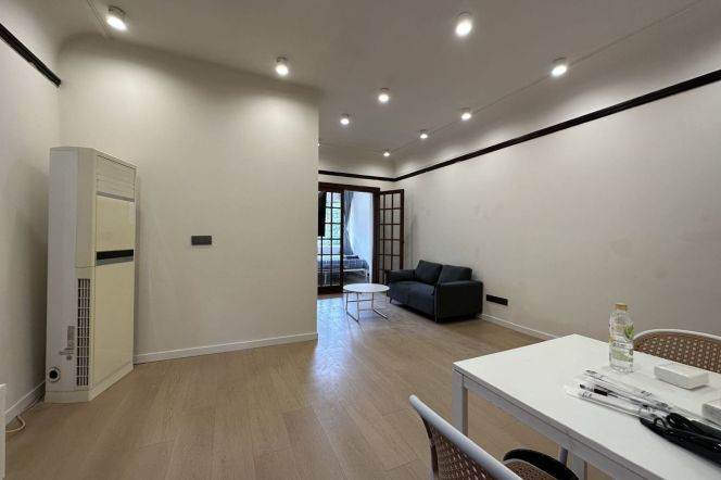 Bright 3Brs/1Lr/1Bt apt nr Changshu rd,M1/2/7/14