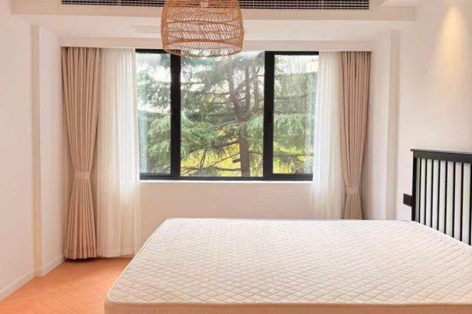 elevator 1br with balcony Nr west Nanjing road M2/12/13