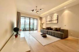 Changping Rd metro/2br2bt/central AC/floor heat/oven/dishwasher/balcony/free club/tennis court