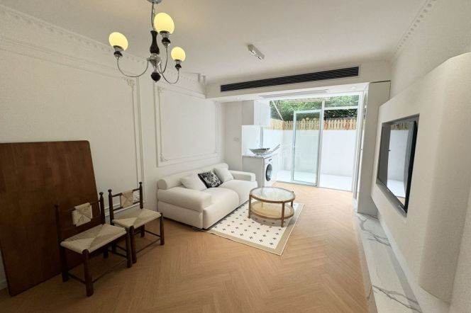 zhongshan park station one bedroom