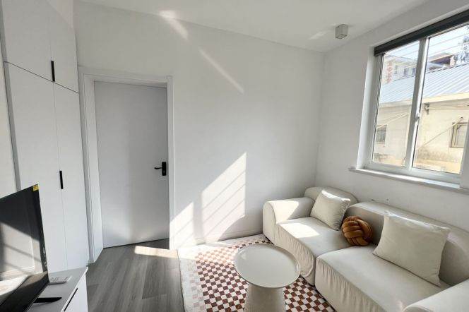 Bright 1Br/1Lr/1Bt apt nr Jiangsu rd,M2/11