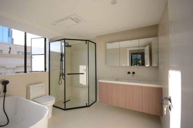 modern huge 1 bedroom floor heating on west nan jing road Plaza 66 line 2,12,13 only 16.8K