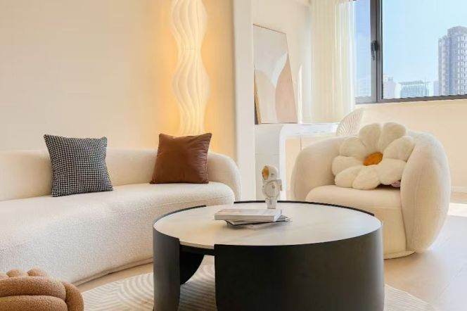 Charming 2BR High-Floor Apt Next to Wuding Rd Station/Jing'an Temple