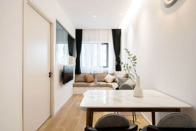 La Residence 2BR+2BA Higher floor with Balcony/Floorheating 16.8K