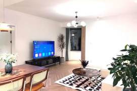 Prime Location with Floor Heating.2-Bedroom Converted to 1 Bedroom + Study in Jing'an