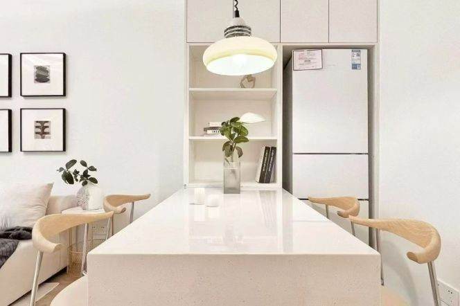 Jiangsu Rd Line 2/11，Nice 2br/2lrs/1ba apt