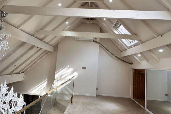 2 br+2 bath old house &private terrace &oven/iapm South shanxi rd