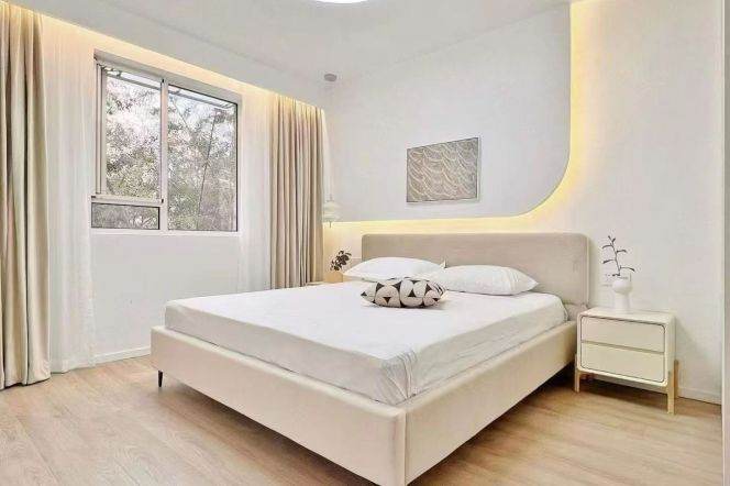 Jiangsu Rd Line 2/11，Nice 2br/2lrs/1ba apt