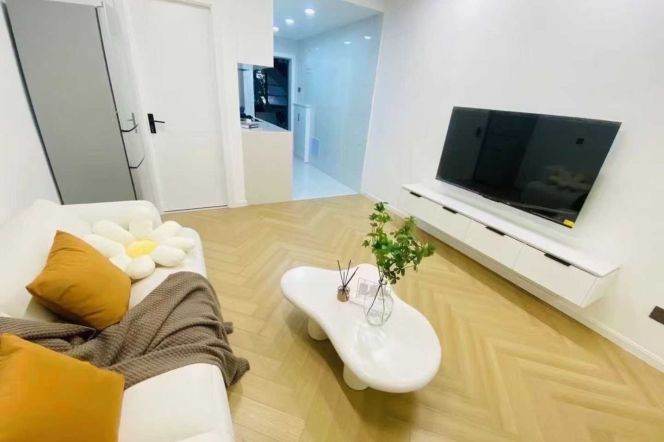 6.3k Clean 1Br Nr Zhongshan Park line2/3/4