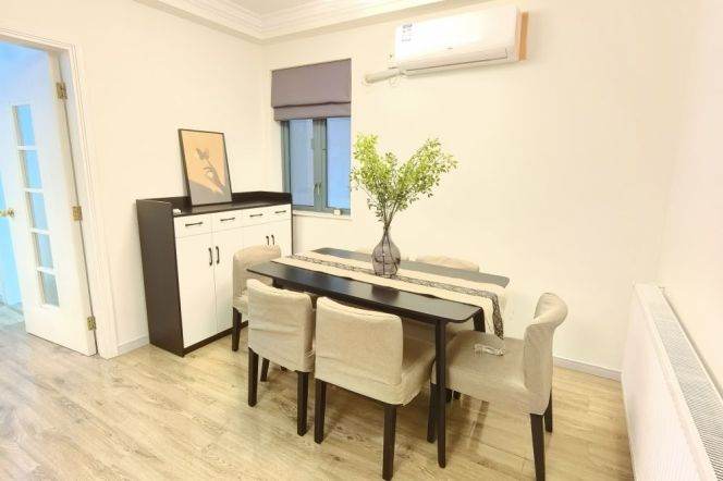 140 sqm 3 br cozy Apt &balcony &oven &wall heating/jiangsu rd 14K