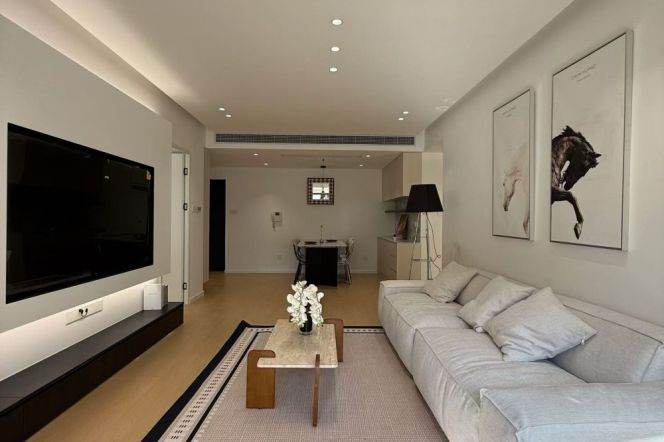 West Nanjing Rd metro/2br2bt/central AC/floor heat/oven