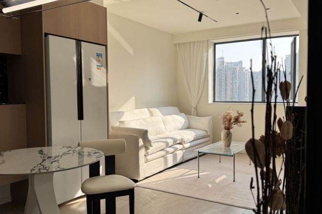 Spacious 2BR Apt +elevator +heating | West Nanjing rd | Suzhou River view 15.5K