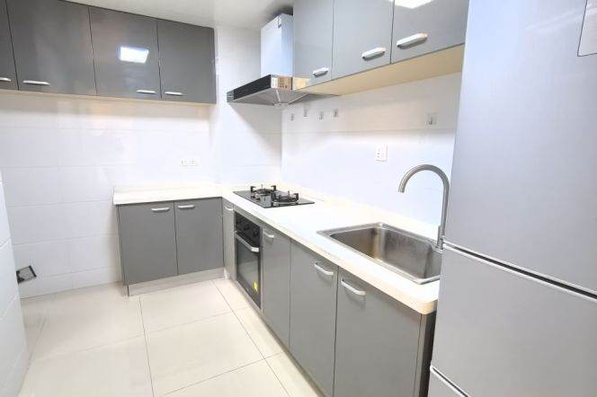 140 sqm 3 br cozy Apt &balcony &oven &wall heating/jiangsu rd 14K