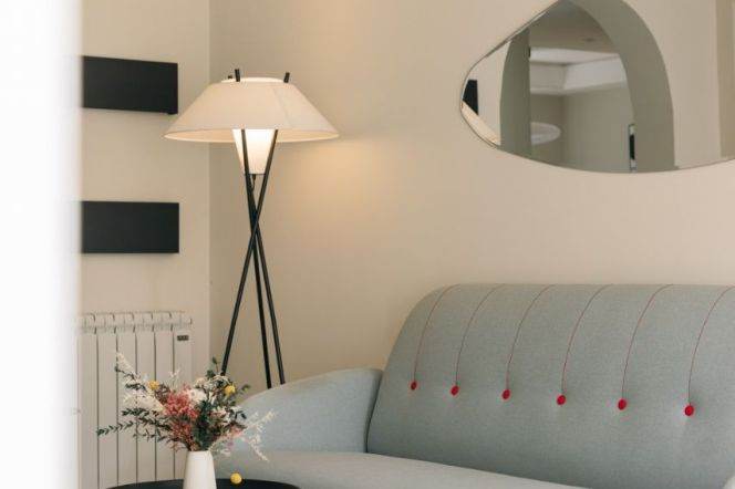 2B2B,wuth yard,Near JiaoTong University Station.