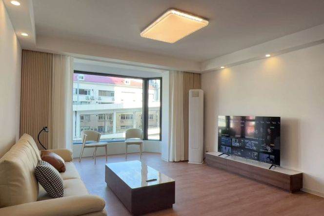  Xujiahui Road 3Beds for rent .nearby Xingtiandi CBD area /Line9 