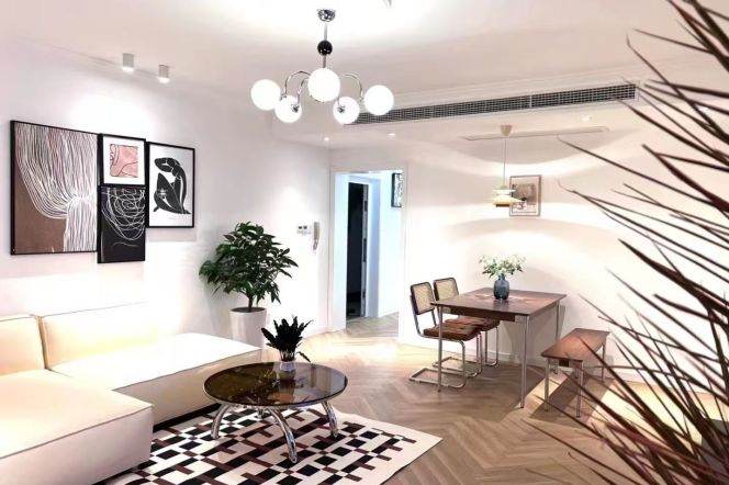 Prime Location with Floor Heating.2-Bedroom Converted to 1 Bedroom + Study in Jing'an