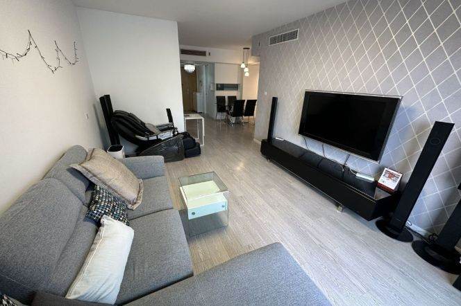 Changping Rd metro/2br2bt/central AC/free club/tennis court/gym/pool