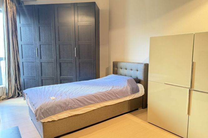 New World, large 2-bedroom apartment with outdoor balcony, L 10-13