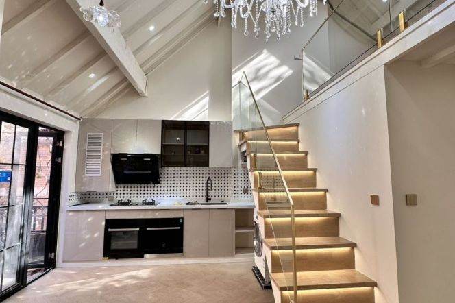 2 br+2 bath old house &private terrace &oven/iapm South shanxi rd