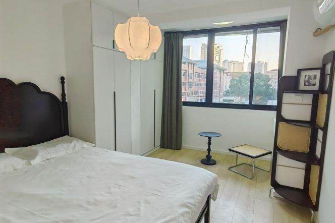 Spacious 1 br on PanYu Rd . easy to L 10/11 Jiaotong University St.